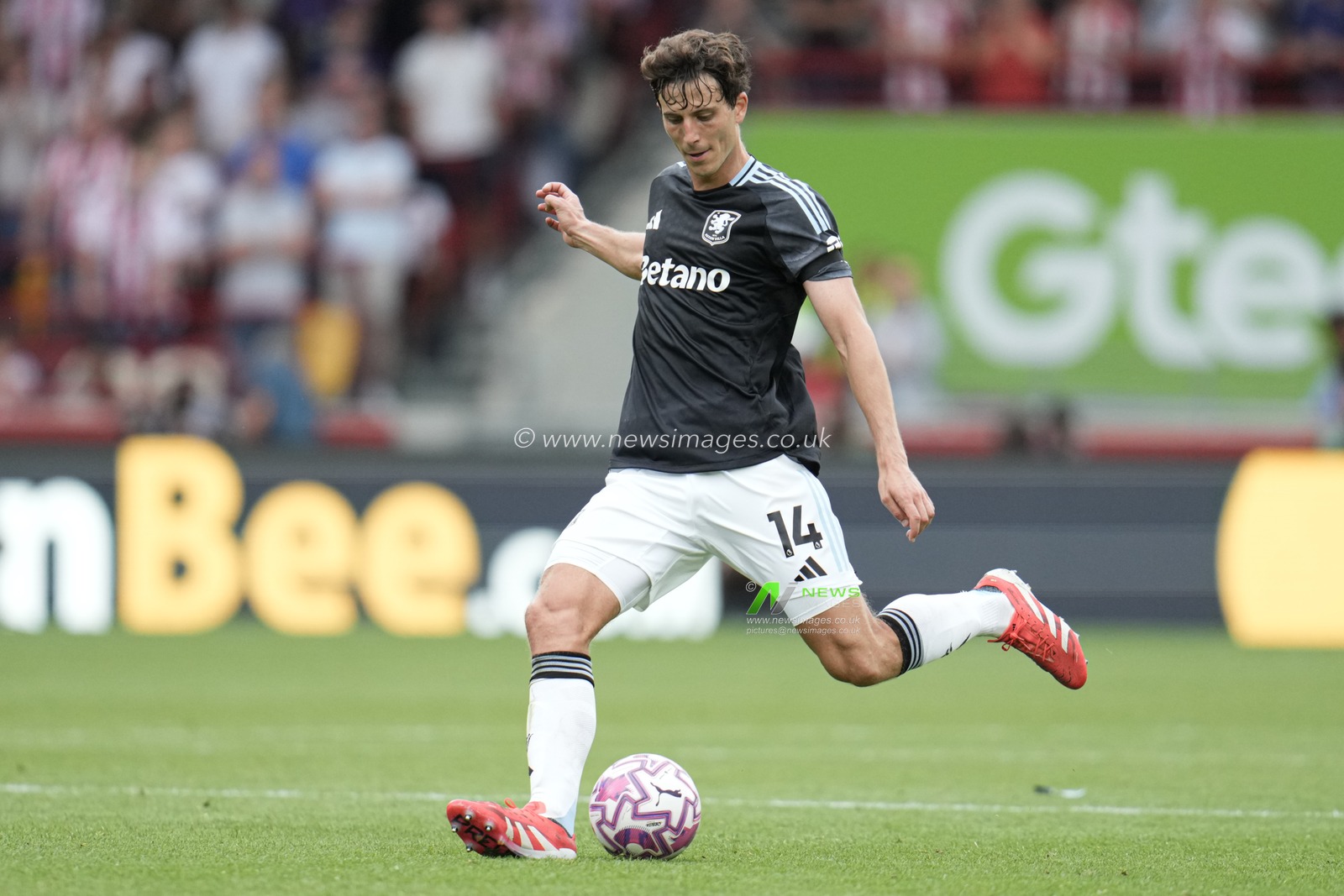 Pau Torres of Aston Villa during the Premier League match Brentford vs Aston Villa at The Gtech Community Stadium, London, United Kingdom, 23rd August 2025

(Photo by Harvey Murphy/News Images)
