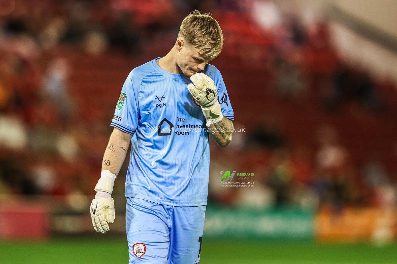 Murphy Cooper of Barnsley during the Carabao Cup match Barnsley vs Rotherham United at Oakwell, Barnsley, United Kingdom, 26th August 2025

(Photo by Alfie Cosgrove/News Images)