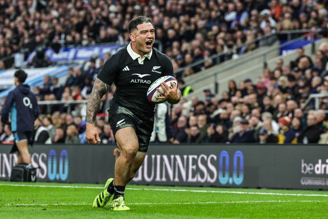 Codie Taylor of New Zealand celebrates his try during the Quilter Nations Series 2025 match England vs New Zealand at Allianz Stadium, Twickenham, United Kingdom, 15th November 2025

(Photo by Mark Cosgrove/News Images)

*** GER AUT SUI OUT ***