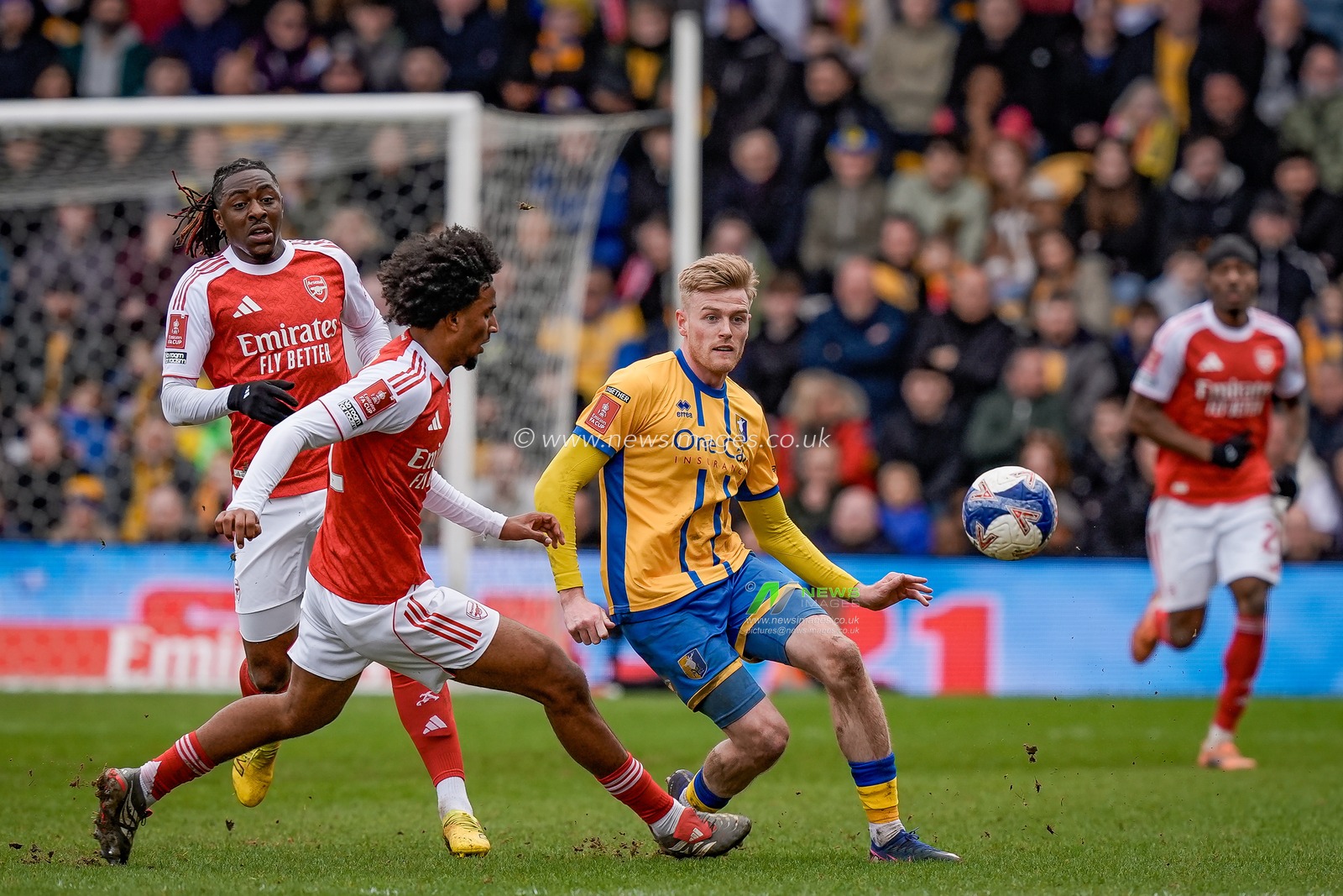 Will Evans of Mansfield Town passes the ball  during the Emirates FA Cup fifth round match Mansfield Town vs Arsenal at One Call Stadium, Mansfield, United Kingdom on 07 March 2026

(Photo by Maynard Manyowa/News Images)