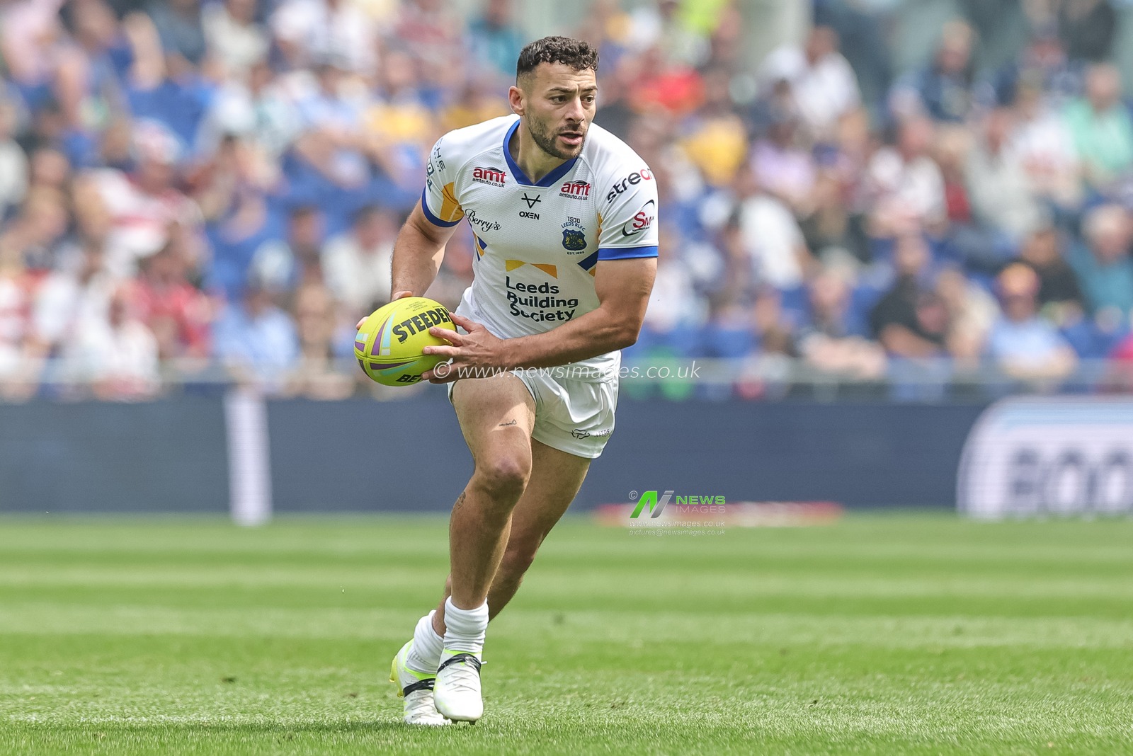 Jake Connor of Leeds Rhinos breaks with the ball during the Betfred Super League Magic Weekend match Leeds Rhinos vs Bradford Bulls at Hill Dickinson Stadium, Liverpool, United Kingdom on 05 July 2026

(Photo by Mark Cosgrove/News Images)