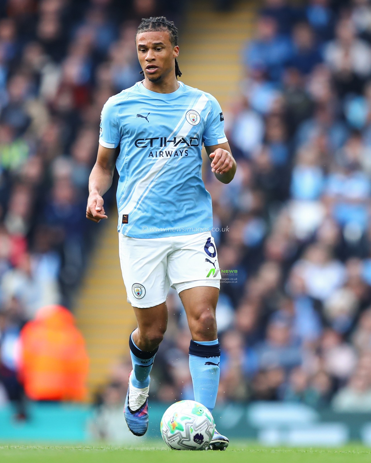 Nathan Ake of Manchester City with ball at his feet during the Premier League match Manchester City vs Brentford at The City in the Community Etihad Stadium, Manchester, United Kingdom on 09 May 2026

(Photo by Jorge Horsted/News Images)