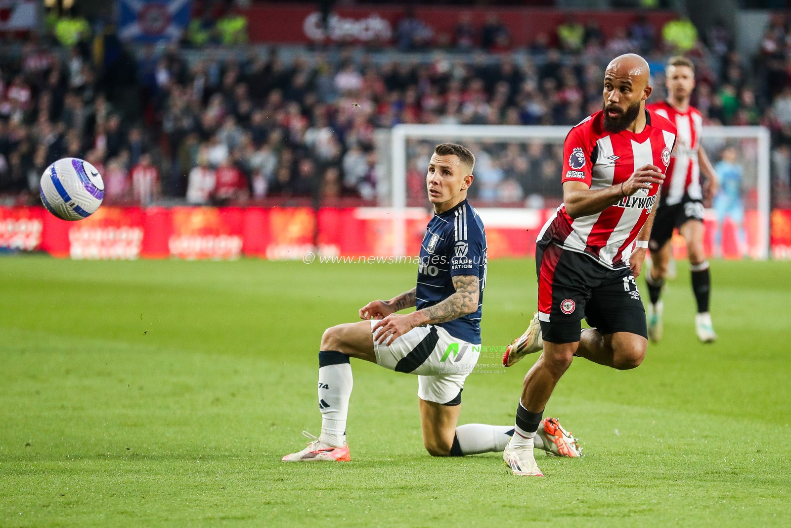 Lucas Digne of Aston Villa blocks Bryan Mbeumo of Brentfords cross during the Premier League match Brentford vs Aston Villa at The Gtech Community Stadium, London, United Kingdom, 8th March 2025

(Photo by Izzy Poles/News Images)