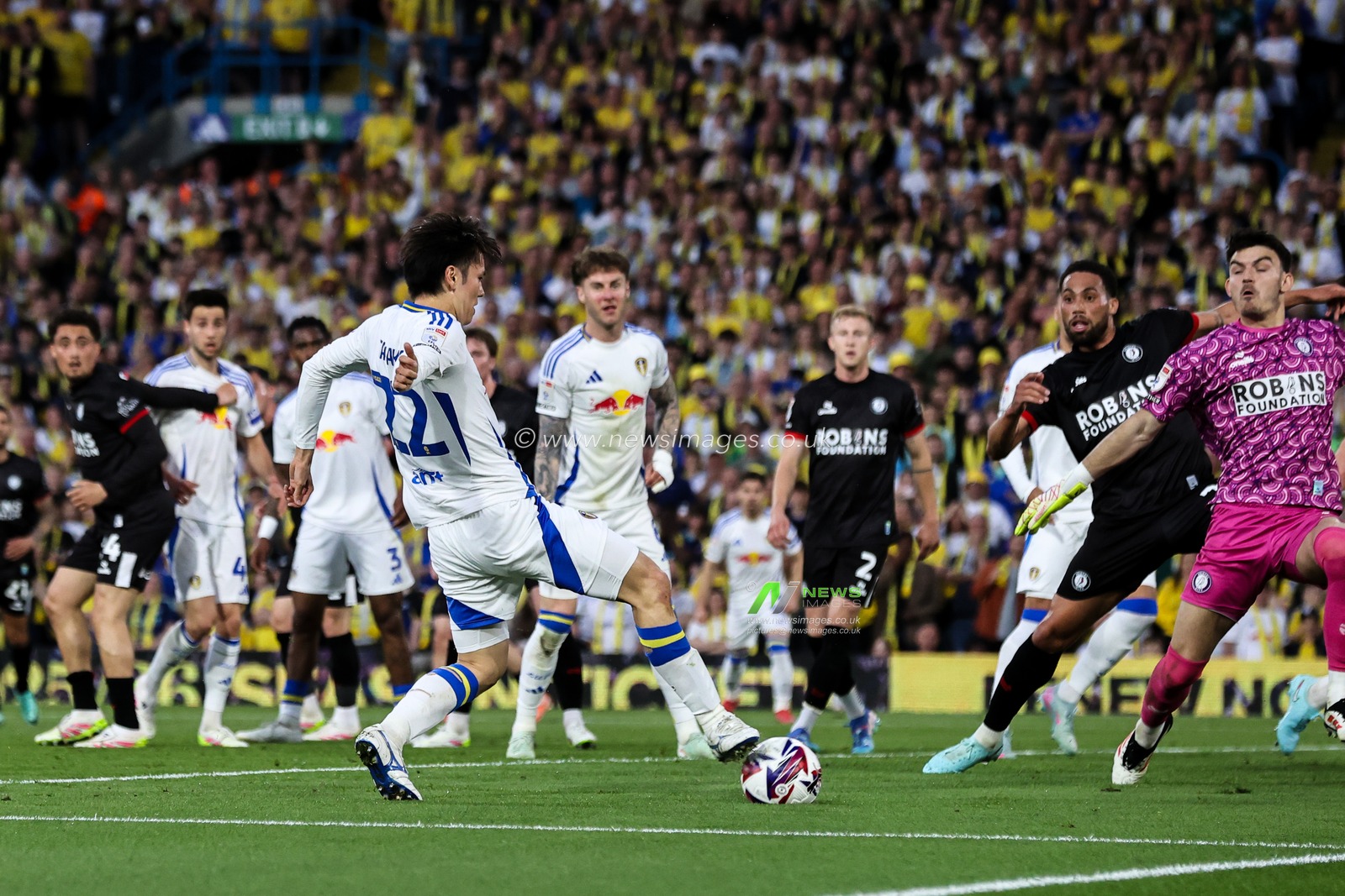 Ao Tanaka of Leeds United scores a goal to make it 1-0 during the Sky Bet Championship match Leeds United vs Bristol City at Elland Road, Leeds, United Kingdom, 28th April 2025

(Photo by Alfie Cosgrove/News Images)