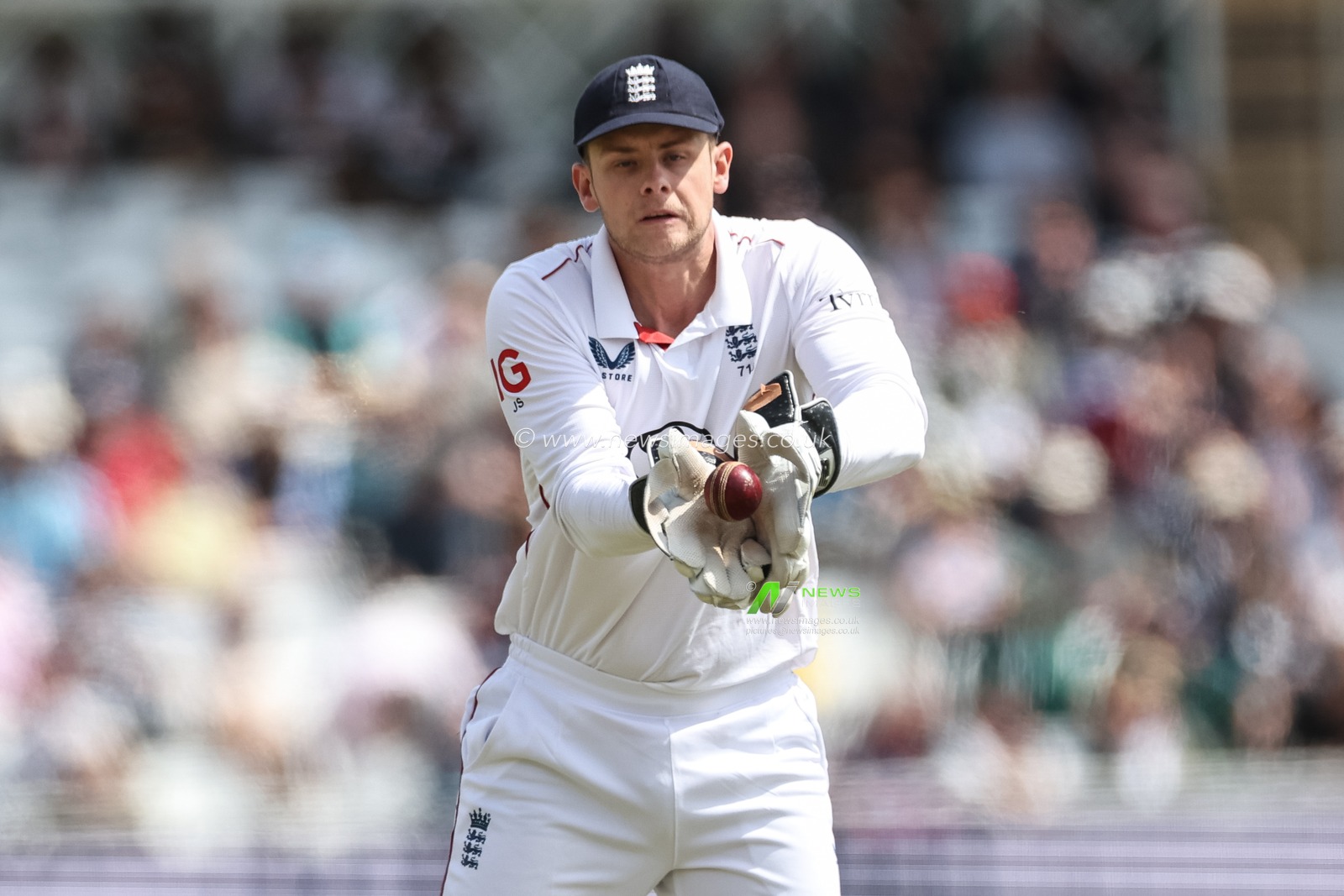 Jamie Smith of England collects the ball during the Rothesay Test Match Day 2 England vs Zimbabwe at Trent Bridge, Nottingham, United Kingdom, 23rd May 2025

(Photo by Mark Cosgrove/News Images)
