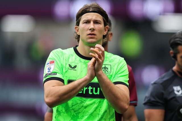 Burnley goalkeeper Max Weiß claps fans after 2-2 draw after the Sky Bet Championship match Burnley vs West Ham United at Turf Moor, Burnley, United Kingdom on 16 August 2026

(Photo by Jorge Horsted/News Images)