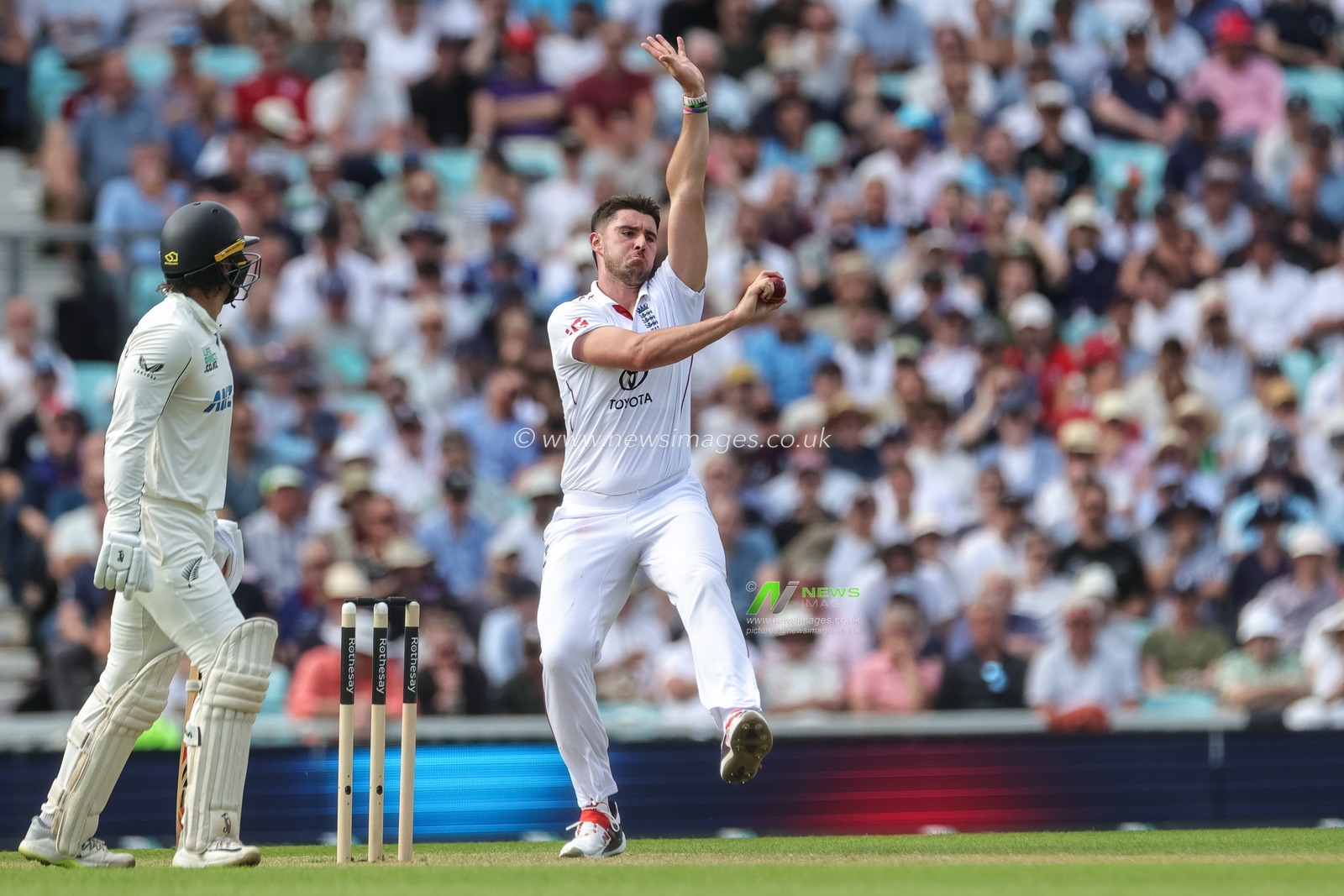 Josh Tongue of England delivers the ball during the 2nd Rothesay Test Match Day 1 match England vs New Zealand at The Kia Oval, London, United Kingdom on 17 June 2026

(Photo by Mark Cosgrove/News Images)
