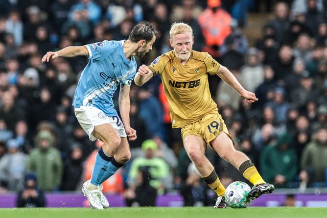 Will Hughes of Crystal Palace breaks with the ball under pressure from Bernardo Silva of Manchester City during the Premier League match Manchester City vs Crystal Palace at Etihad Stadium, Manchester, United Kingdom on 13 May 2026

(Photo by Mark Cosgrove/News Images)
