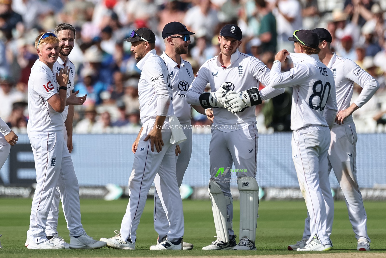 Jamie Smith of England celebrates catching out Ravindra Jadeja of India with team mates during the 3rd Rothesay Test Match Day 3 England v India at Lords, London, United Kingdom, 12th July 2025

(Photo by Mark Cosgrove/News Images)