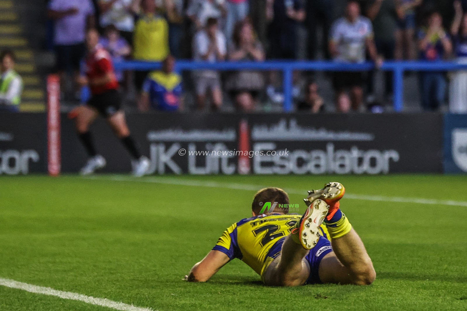 Jake Thewlis of Warrington Wolves goes over for a try during the Betfred Super League Round 22 match Warrington Wolves vs Catalans Dragons at Halliwell Jones Stadium, Warrington, United Kingdom, 14th August 2025

(Photo by Alfie Cosgrove/News Images)