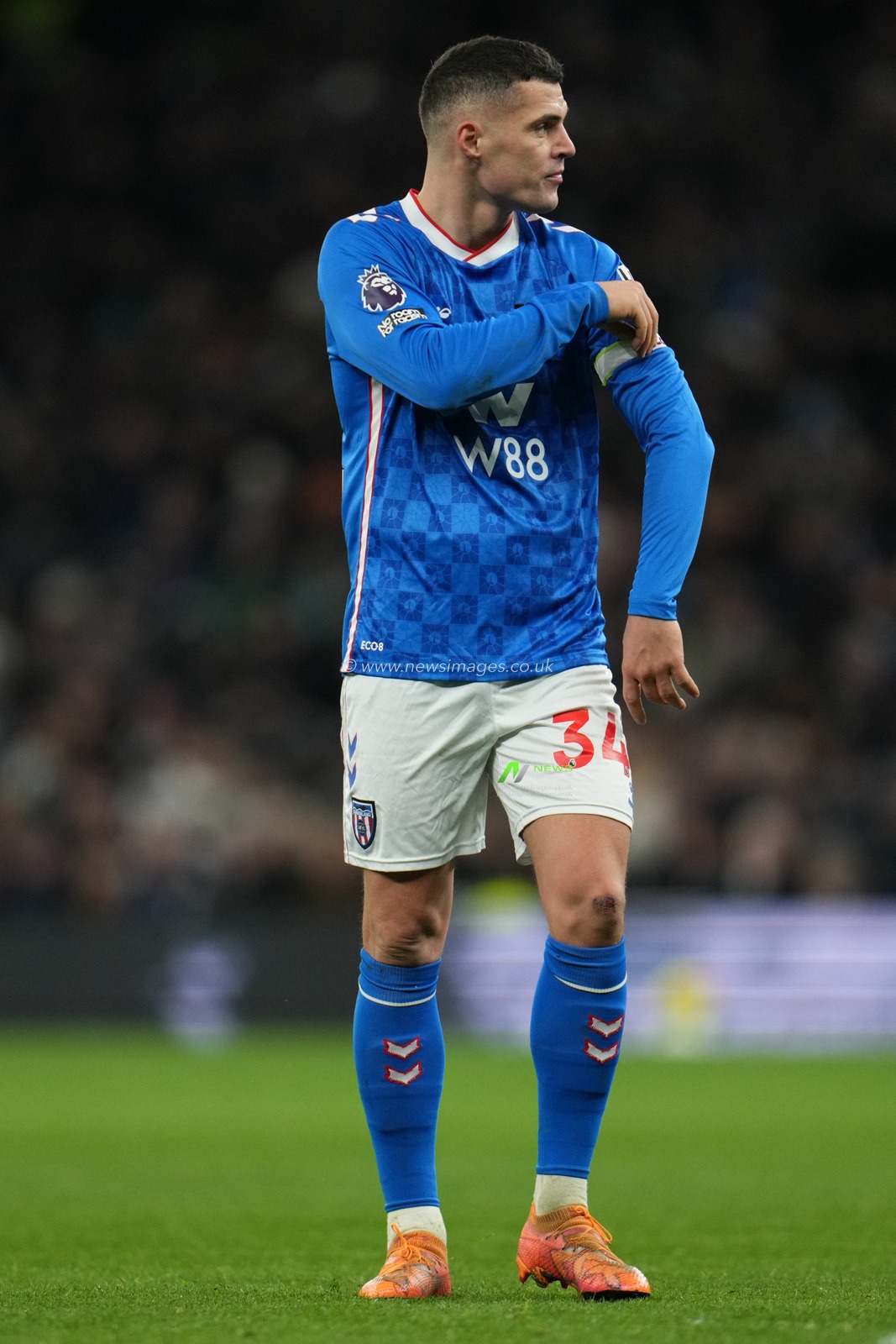 Granit Xhaka of Sunderland during the Premier League match Tottenham Hotspur vs Sunderland at Tottenham Hotspur Stadium, London, United Kingdom, 4th January 2026

(Photo by Harvey Murphy/News Images)

*** GER AUT SUI OUT ***