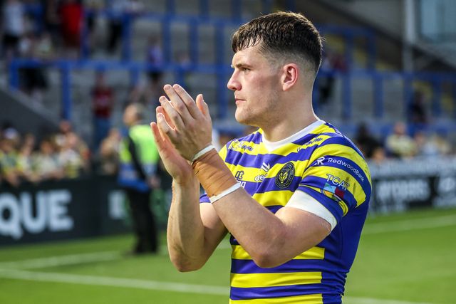 Josh Thewlis of Warrington Wolves applauds the fans after the game during the Betfred Super League round 15 match Warrington Wolves vs Leeds Rhinos at The Halliwell Jones Stadium, Warrington, United Kingdom on 18 June 2026

(Photo by Alfie Cosgrove/News Images)