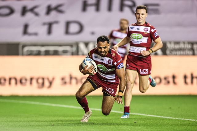 Bevan French of Wigan Warriors goes over for a try to make it 10-0 during the Betfred Super League round 27 match Wigan Warriors vs Leeds Rhinos at The Brick Community Stadium, Wigan, United Kingdom, 19th September 2025

(Photo by Alfie Cosgrove/News Images)