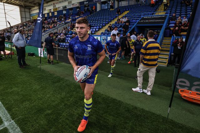 George Williams of Warrington Wolves comes out for the warmup during the Betfred Super League round 21 match Warrington Wolves vs Wigan Warriors at Halliwell Jones Stadium, Warrington, United Kingdom, 8th August 2025

(Photo by Alfie Cosgrove/News Images)