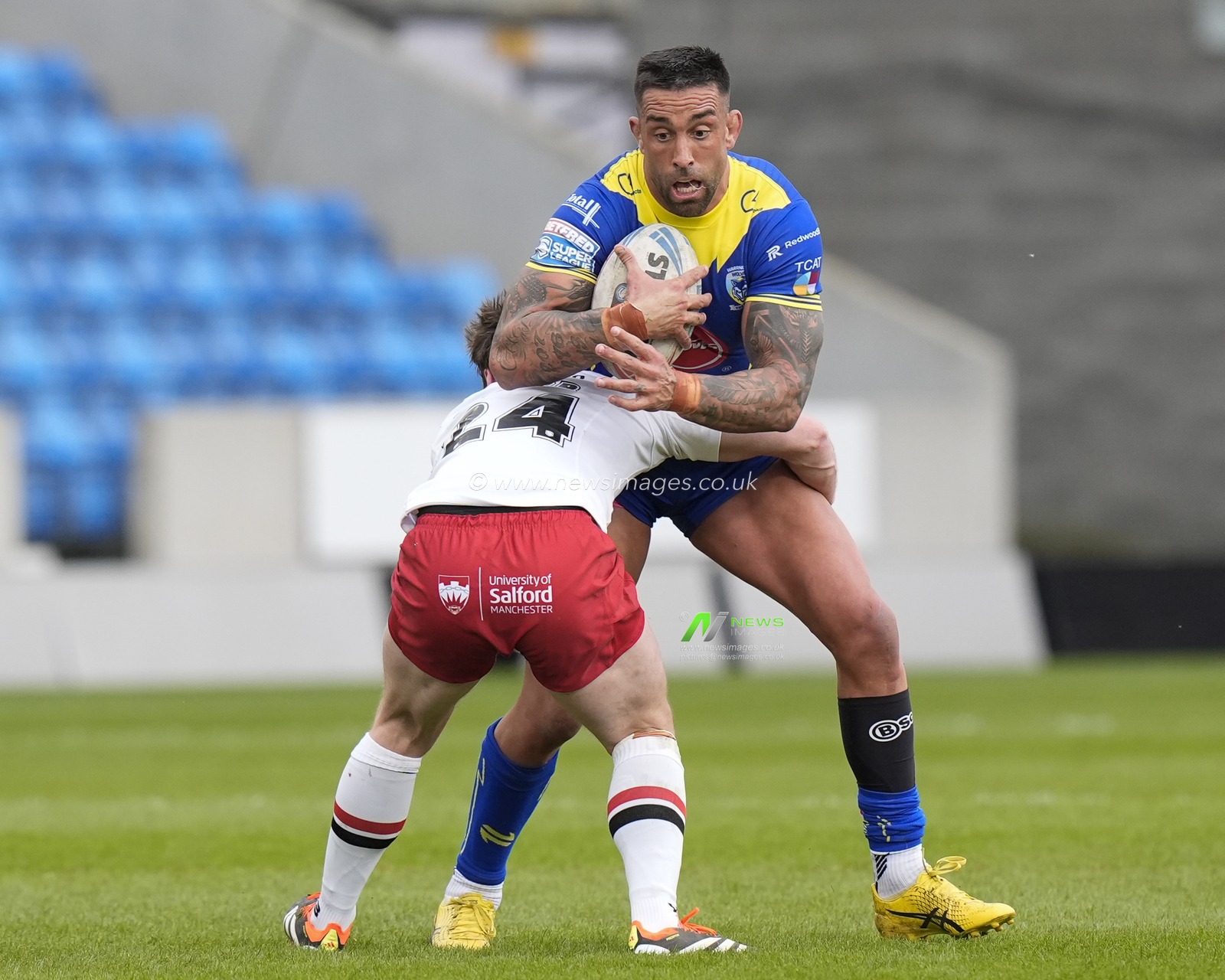 Paul Vaughan of Warrington Wolves  runs at the Salford Red Devils defence during the Betfred Super League Round 9 match Salford Red Devils vs Warrington Wolves at Salford Community Stadium, Eccles, United Kingdom, 27th April 2024

(Photo by Steve Flynn/News Images)