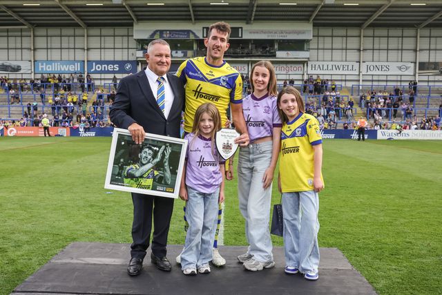 Warrington Wolves Chairman Stuart Middleton presents Stefan Ratchford of Warrington Wolves with a picture and a plaque on his final home game as he announces his retirement during the Betfred Super League Round 25 match Warrington Wolves vs Leigh Leopards at Halliwell Jones Stadium, Warrington, United Kingdom, 6th September 2025

(Photo by Mark Cosgrove/News Images)