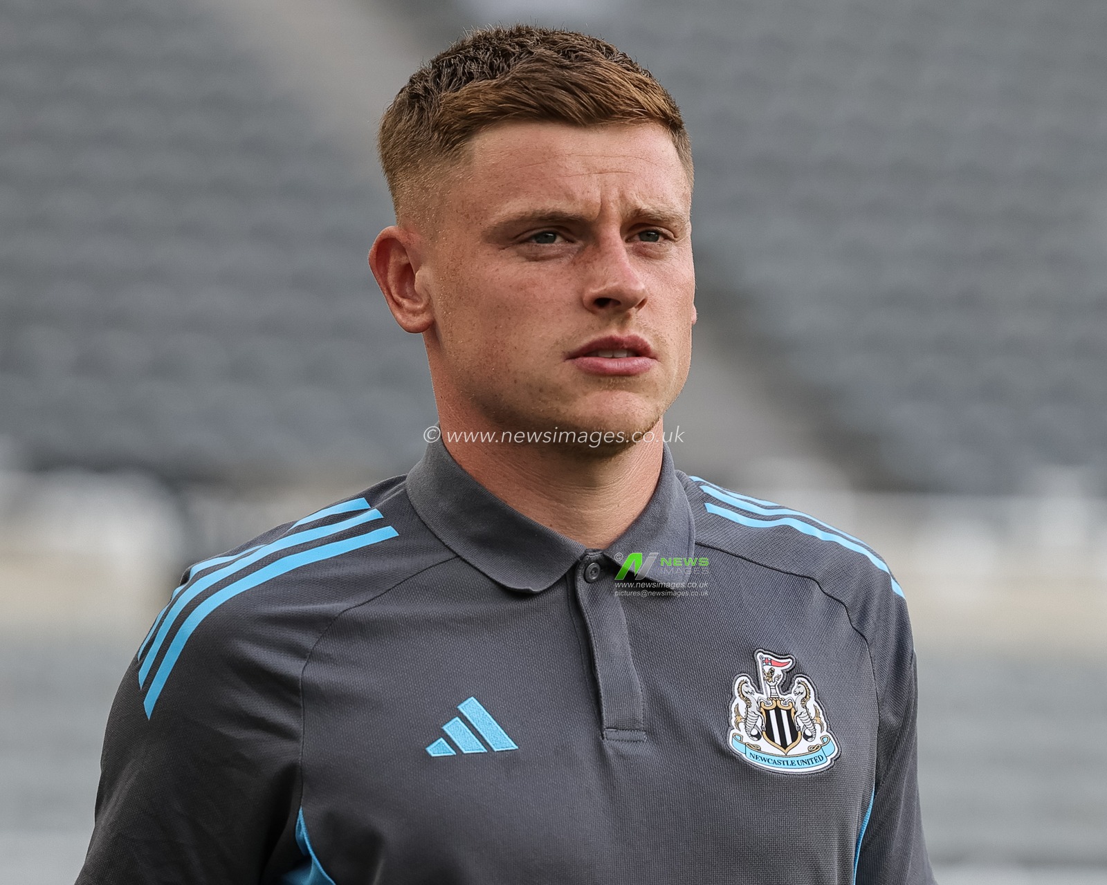 Harvey Barnes of Newcastle Untied arrives during the Premier League match Newcastle United vs Liverpool at St. James's Park, Newcastle, United Kingdom, 25th August 2025

(Photo by Mark Cosgrove/News Images)
