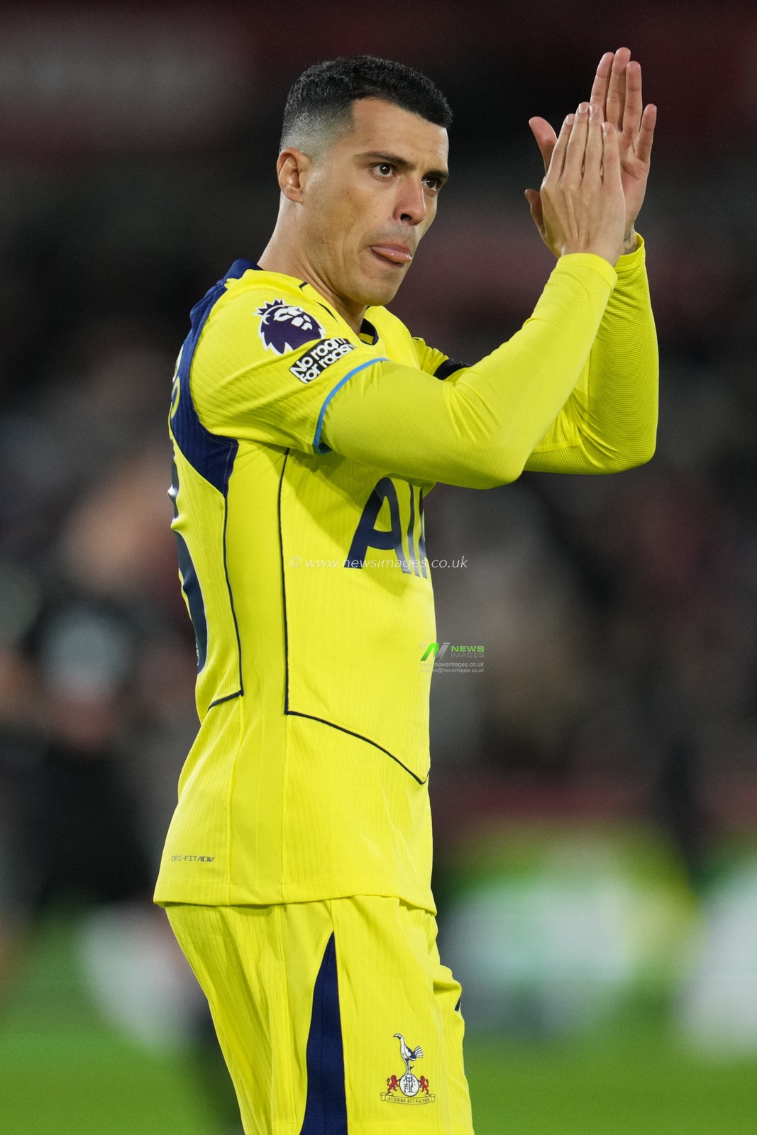 Pedro Porro of Tottenham Hotspur before kick off during the Premier League match Brentford vs Tottenham Hotspur at The Gtech Community Stadium, London, United Kingdom, 1st January 2026

(Photo by Harvey Murphy/News Images)

*** GER AUT SUI OUT ***