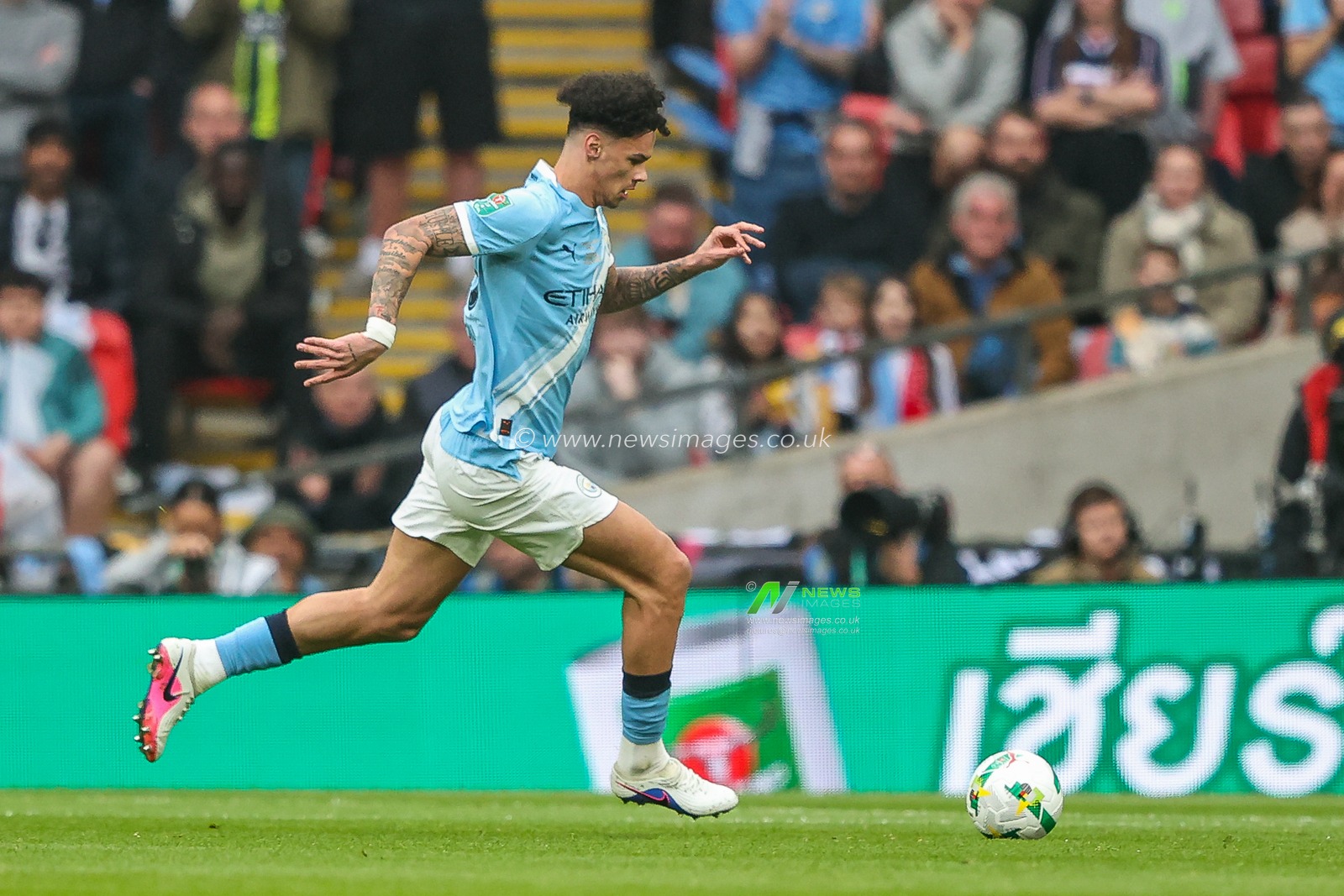 Nico O'Reilly of Manchester City makes a run with the ball during the Carabao Cup Final match Arsenal vs Manchester City at Emirates, London, United Kingdom on 22 March 2026

(Photo by Alfie Cosgrove/News Images)