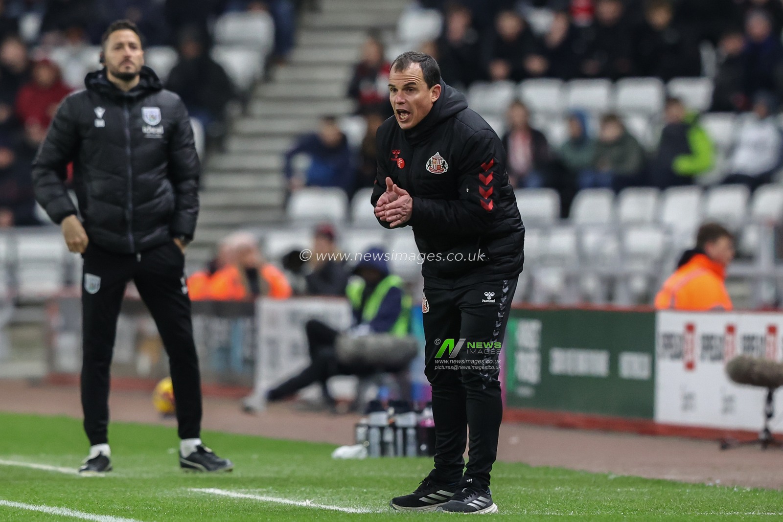 RÃ©gis Le Bris manager of Sunderland gives his team instructions during the Sky Bet Championship match Sunderland vs West Bromwich Albion at Stadium Of Light, Sunderland, United Kingdom, 26th November 2024

(Photo by Alfie Cosgrove/News Images)