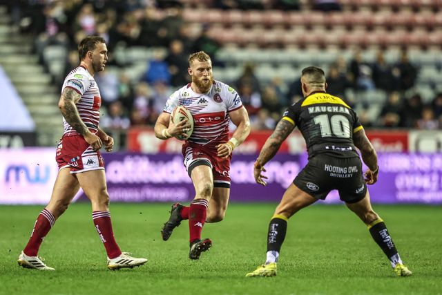 Luke Thompson of Wigan Warriors breaks with the ball under pressure from Paul Vaughan of York Knights during the Betfred Super League round 5 match Wigan Warriors vs York Knights at The Brick Community Stadium, Wigan, United Kingdom on 19 March 2026

(Photo by Alfie Cosgrove/News Images)