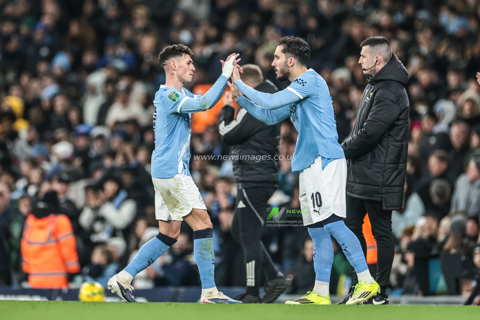 Rayan Cherki of Manchester City is substituted off for Rayan Cherki of Manchester City  during the Carabao Cup Semi-Final second leg match Manchester City vs Newcastle United at Etihad Stadium, Manchester, United Kingdom, 4th February 2026

(Photo by Mark Cosgrove/News Images)