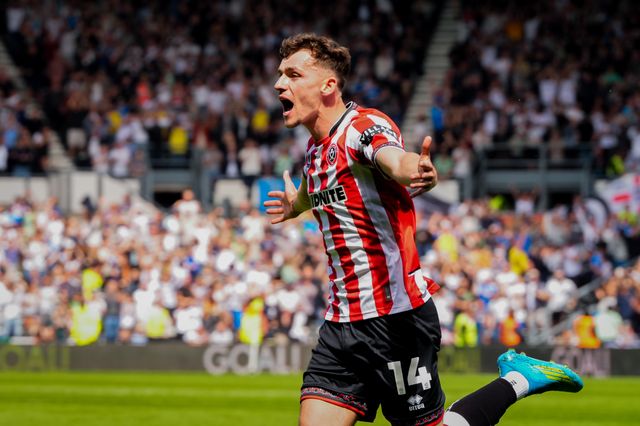 Harrison Burrows of Sheffield United protests Sammie Szmodics of Derby County scoring a goal to the linesman during the Sky Bet Championship match Derby County vs Sheffield United at Pride Park Stadium, Derby, United Kingdom on 02 May 2026

(Photo by Maynard Manyowa/News Images)