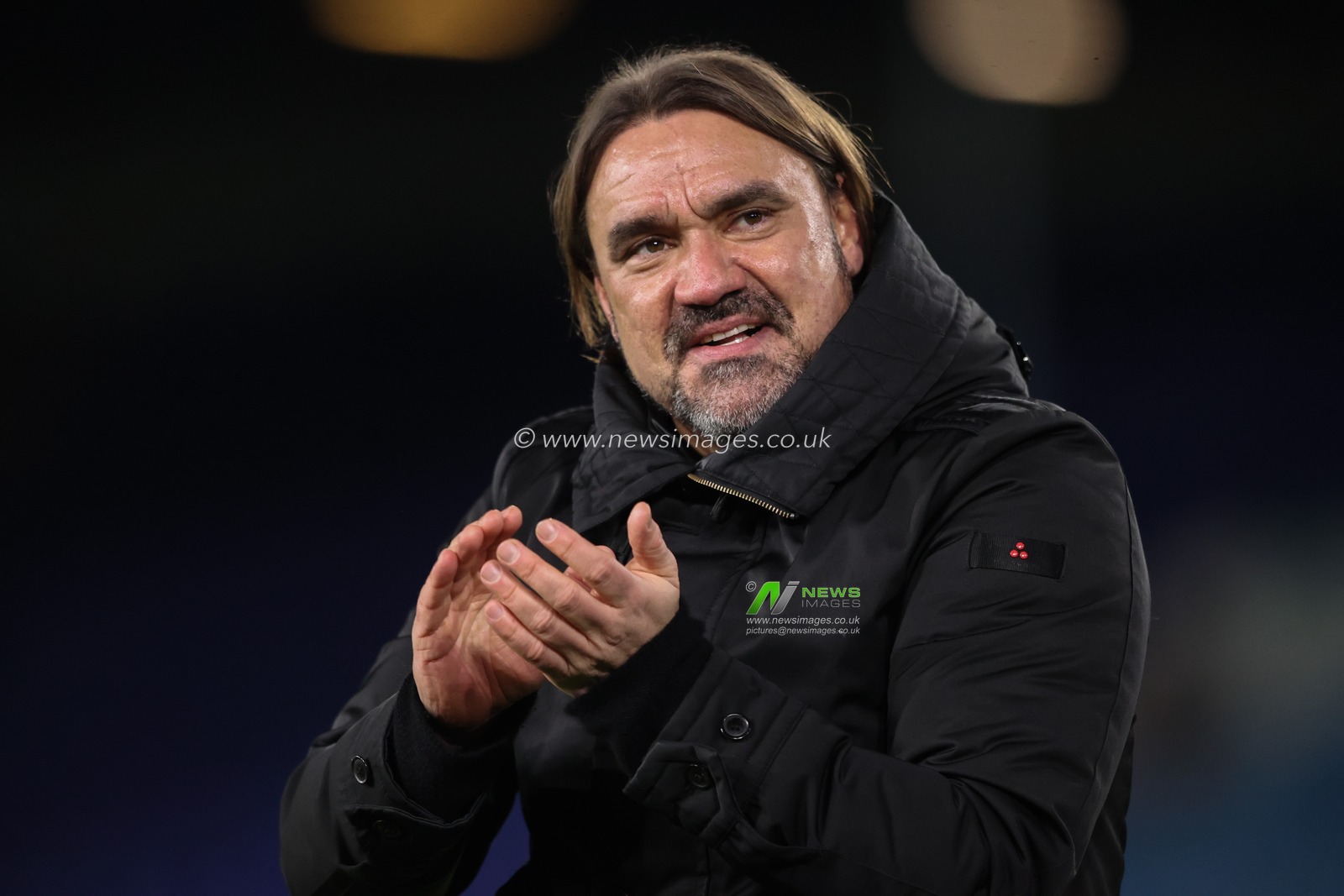 Daniel Farke manager of Leeds United applauds the fans after the game during the Sky Bet Championship match Leeds United vs Luton Town at Elland Road, Leeds, United Kingdom, 27th November 2024

(Photo by Alfie Cosgrove/News Images)
