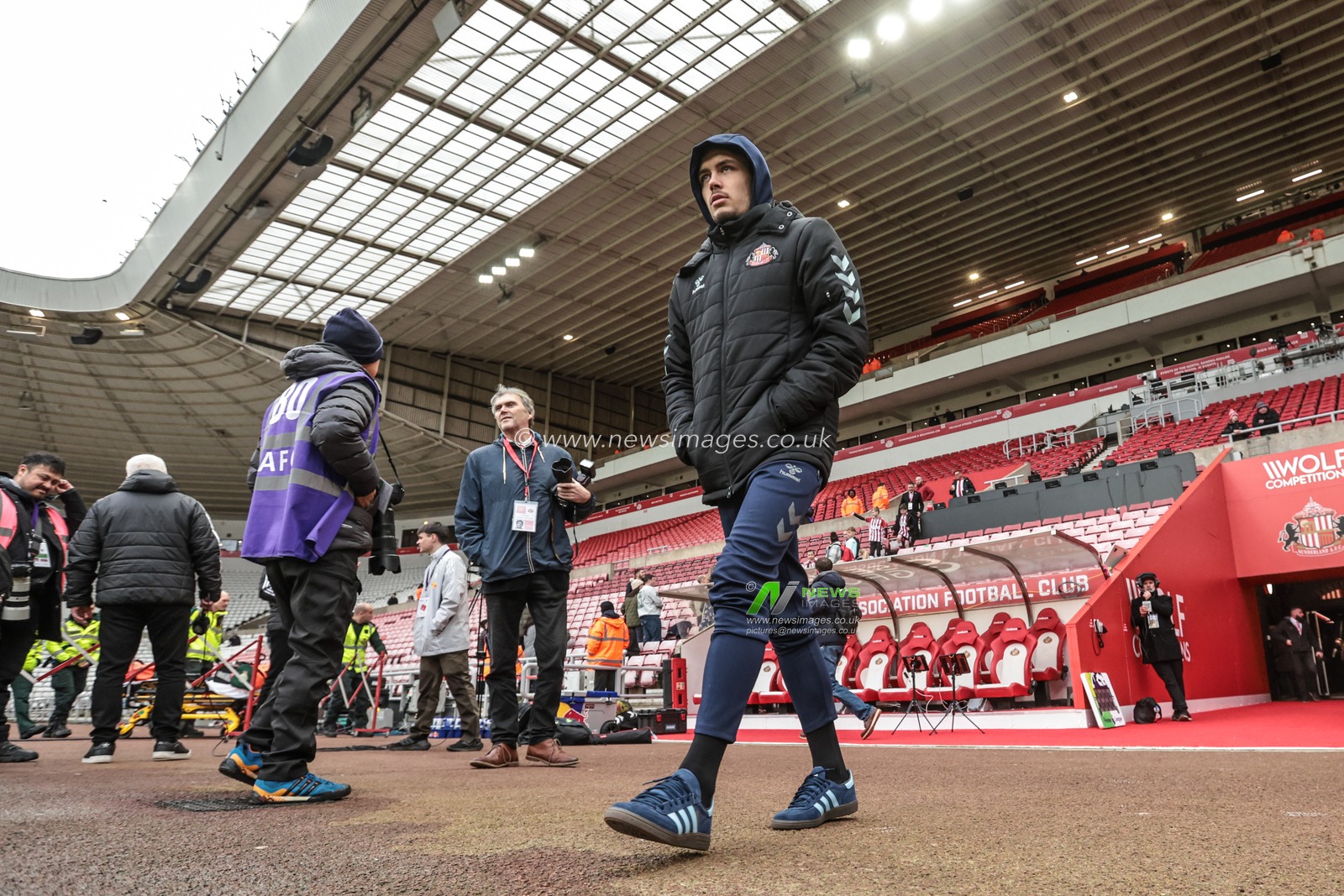 Enzo Le Fee of Sunderland arrives during the Premier League match Sunderland vs Leeds United at Stadium Of Light, Sunderland, United Kingdom, 28th December 2025

(Photo by Alfie Cosgrove/News Images)

*** GER AUT SUI OUT ***