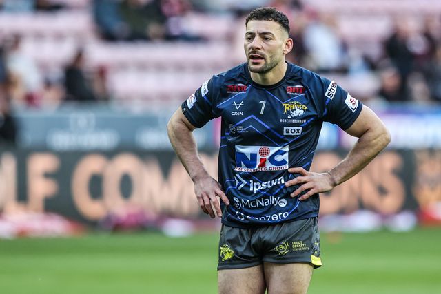 Jake Connor of Leeds Rhinos in the pre-game warm up during the Betfred Super League round 11 match Wigan Warriors vs Leeds Rhinos at The Brick Community Stadium, Wigan, United Kingdom on 15 May 2026

(Photo by Alfie Cosgrove/News Images)