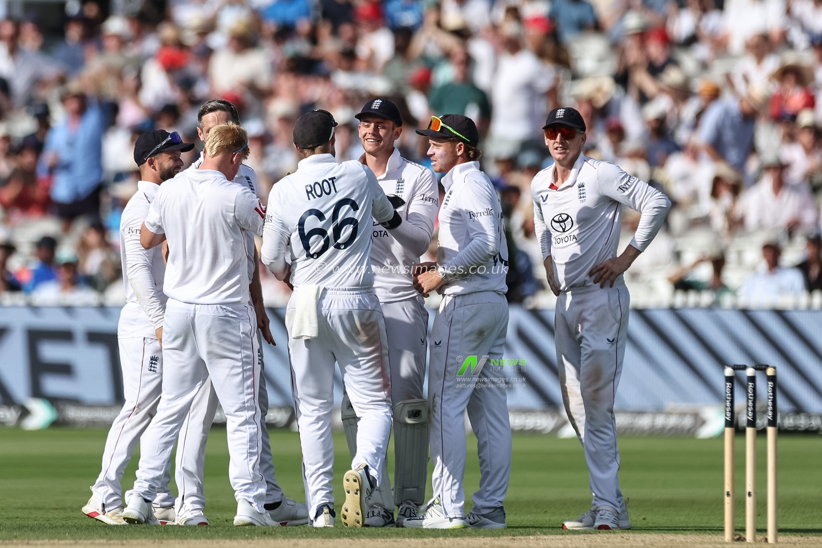 Jamie Smith of England celebrates catching out Ravindra Jadeja of India with team mates during the 3rd Rothesay Test Match Day 3 England v India at Lords, London, United Kingdom, 12th July 2025

(Photo by Mark Cosgrove/News Images)