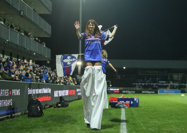 entertainers during the Betfred Super League Round 1 match Wakefield Trinity vs Toulouse Olympique at DIY Kitchens Stadium, Wakefield, United Kingdom on 14 February 2026

(Photo by Richard Bierton/News Images)
