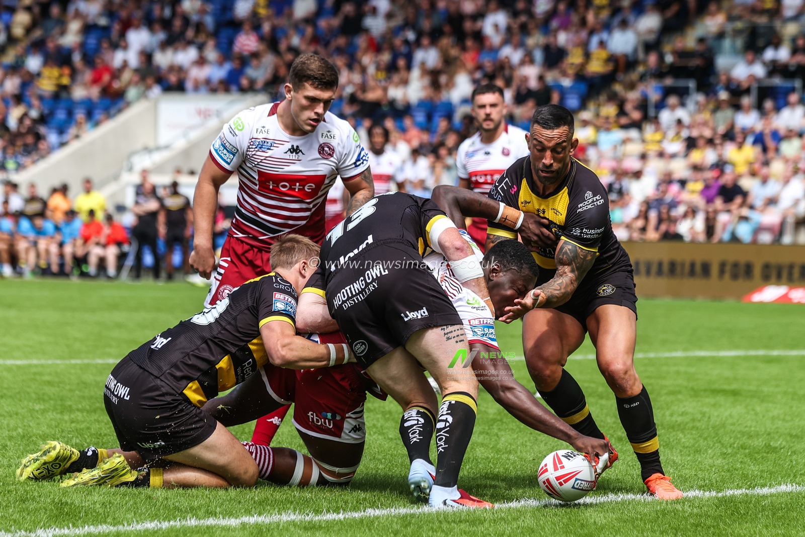 Sam Eseh of Wigan Warriors goes over for a try during the Betfred Super League round 15 match York Knights vs Wigan Warriors at LNER Community Stadium, York, United Kingdom on 20 June 2026

(Photo by Alfie Cosgrove/News Images)