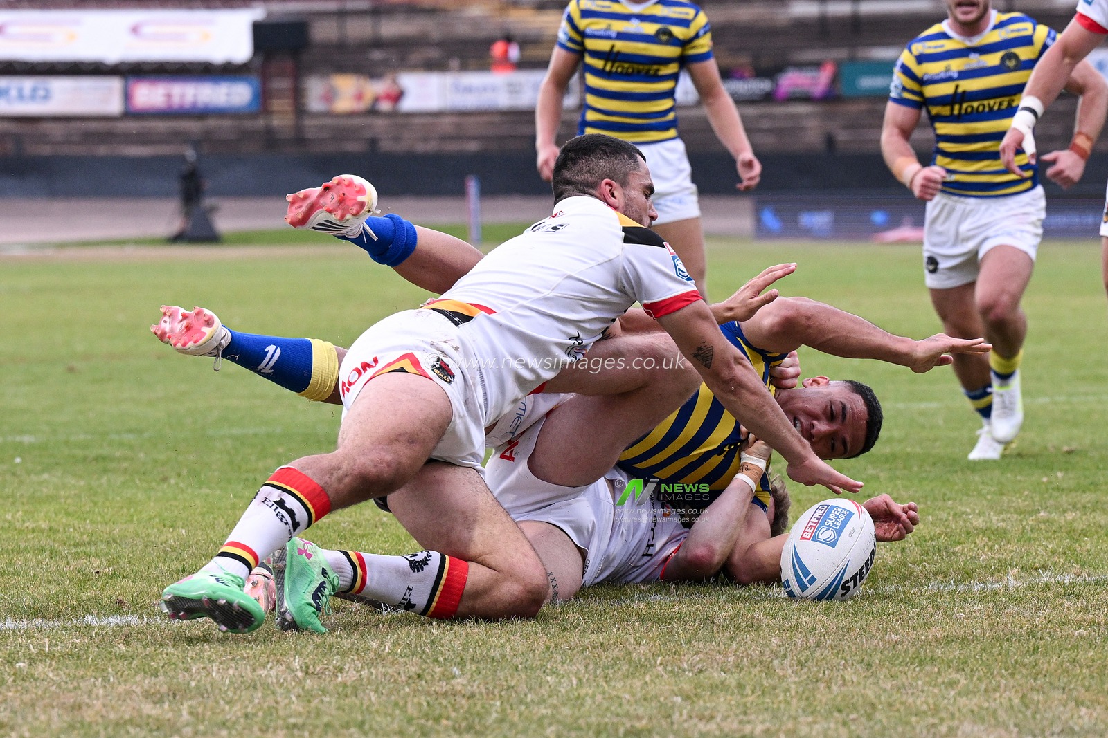 Betfred Super League round 22 Bradford Bulls v Warrington Wolves
