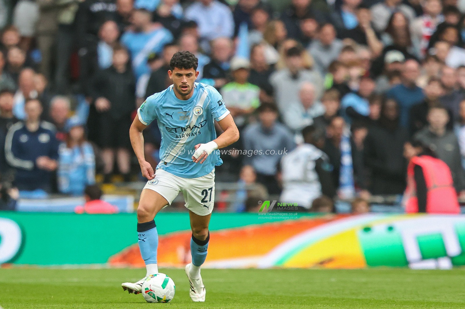 Matheus Nunes of Manchester City runs with the ball during the Carabao Cup Final match Arsenal vs Manchester City at Emirates, London, United Kingdom on 22 March 2026

(Photo by Alfie Cosgrove/News Images)
