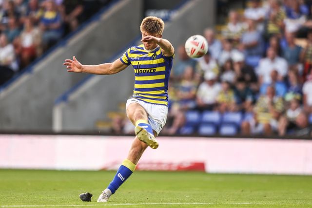 Ewan Irwin of Warrington Wolves converts for a goal during the Betfred Super League round 23 match Warrington Wolves vs York Knights at The Halliwell Jones Stadium, Warrington, United Kingdom on 13 August 2026

(Photo by Alfie Cosgrove/News Images)