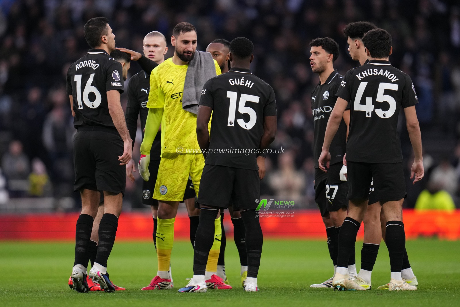 Manchester City players during the Premier League match Tottenham Hotspur vs Manchester City at Tottenham Hotspur Stadium, London, United Kingdom, 1st February 2026

(Photo by Harvey Murphy/News Images)