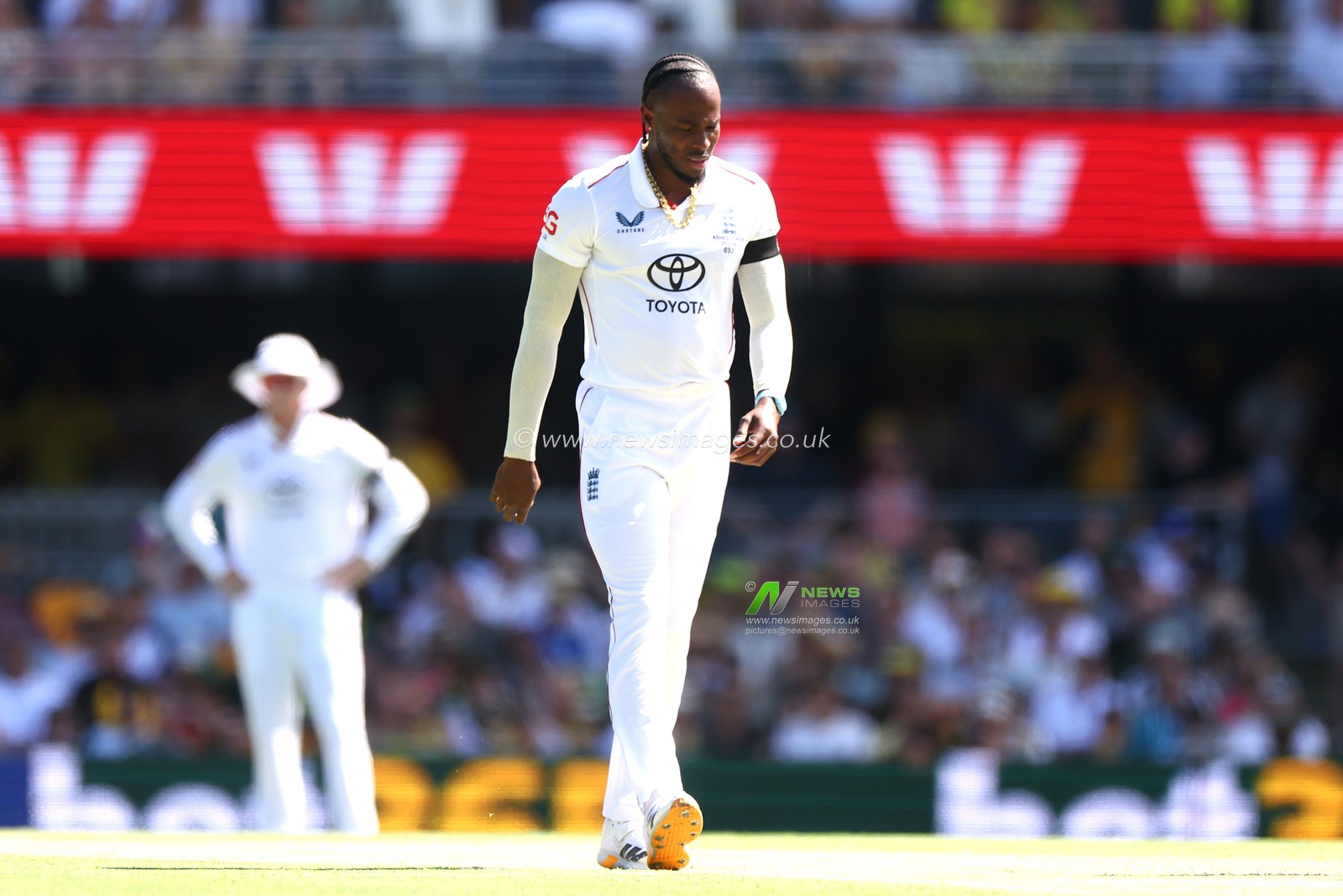 Jofra Archer of England  looks on during the NRMA Insurance Ashes Second Test Day 2 Australia vs England at The Gabba, Brisbane Cricket Ground, Brisbane, Australia, 5th December 2025

(Photo by Pat Hoelscher/News Images)

*** GER AUT SUI OUT ***