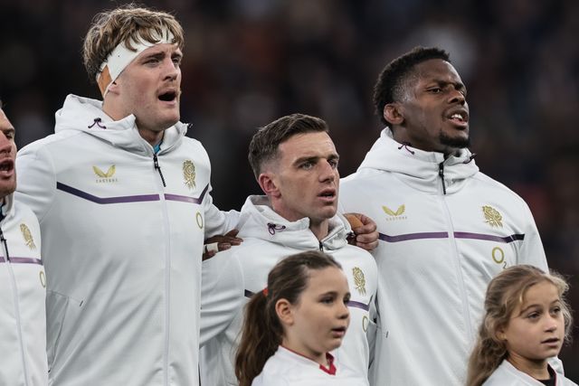 Alex Coles, George ford and Mario Itoje of England sing God save the King during the Quilter Nations Series 2025 match England vs Argentina at Allianz Stadium, Twickenham, United Kingdom, 23rd November 2025

(Photo by Mark Cosgrove/News Images)

*** GER AUT SUI OUT ***