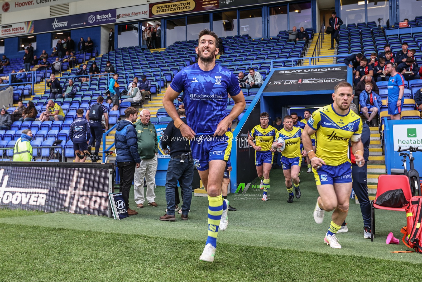 Stefan Ratchford of Warrington Wolves comes out for the warmups during the Betfred Super League Round 12 match Warrington Wolves vs Hull KR at Halliwell Jones Stadium, Warrington, United Kingdom, 23rd May 2025

(Photo by Alfie Cosgrove/News Images)