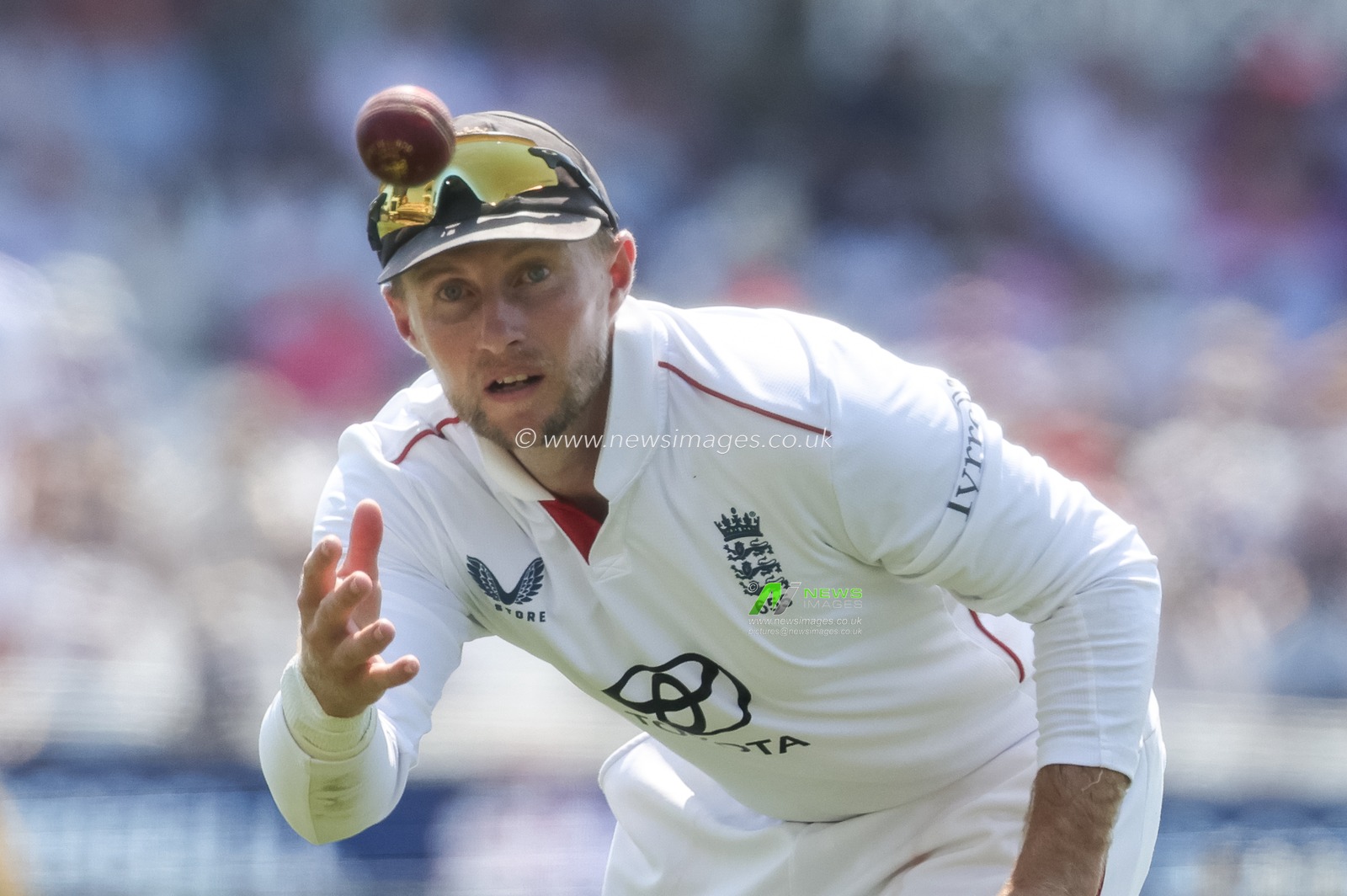 Joe Root receives the ball during the 3rd Rothesay Test Match Day 2 match England vs New Zealand at Trent Bridge, Nottingham, United Kingdom on 26 June 2026

(Photo by Mark Cosgrove/News Images)