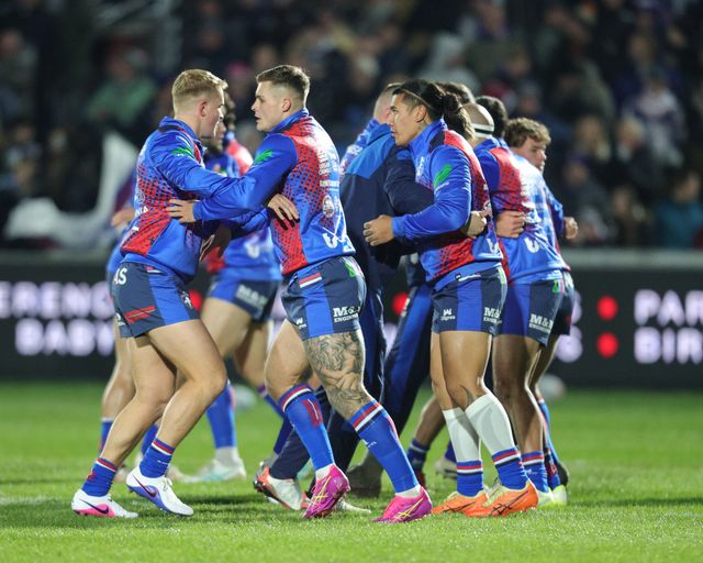 Wakefield Trinity players in the pre-game warm up during the Betfred Super League Round 1 match Wakefield Trinity vs Toulouse Olympique at DIY Kitchens Stadium, Wakefield, United Kingdom on 14 February 2026

(Photo by Richard Bierton/News Images)