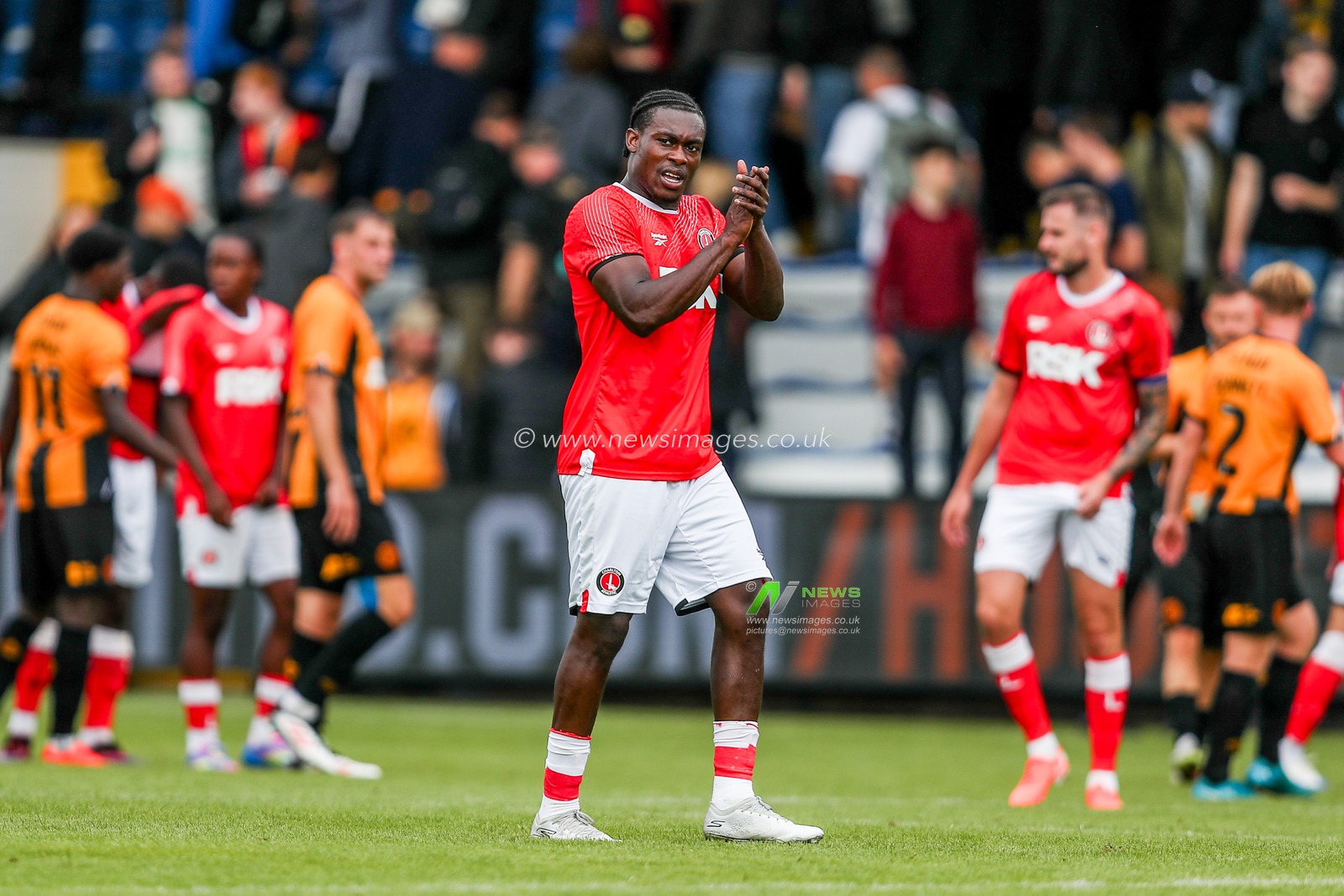 Charlton Athletic players acknowledge the fans following the Pre-season friendly match Cambridge United vs Charlton Athletic at Abbey Stadium, Cambridge, United Kingdom, 26th July 2025

(Photo by Izzy Poles/News Images)