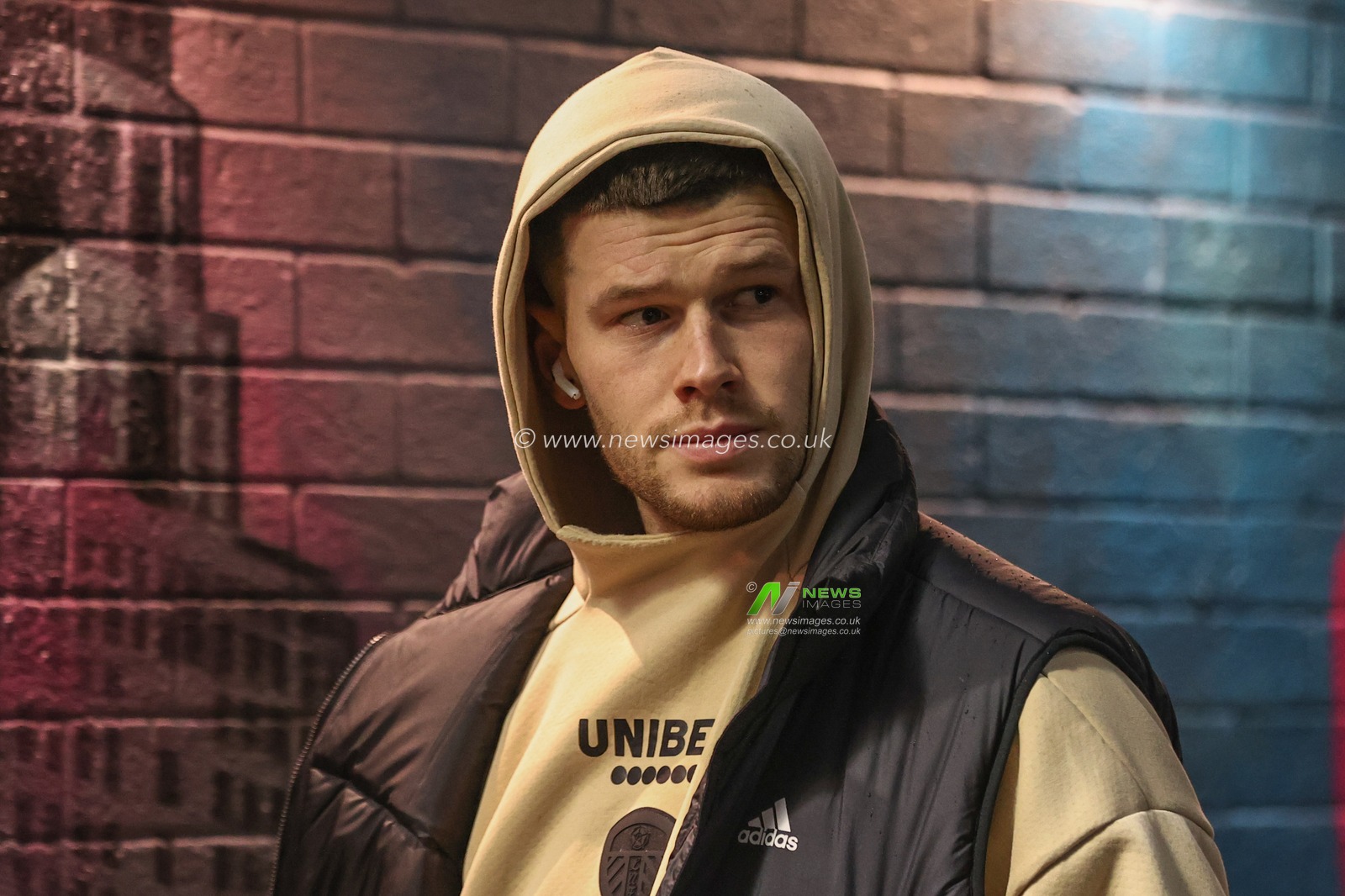Illan Meslier of Leeds United arrives during the Sky Bet Championship match Burnley vs Leeds United at Turf Moor, Burnley, United Kingdom, 27th January 2025

(Photo by Alfie Cosgrove/News Images)