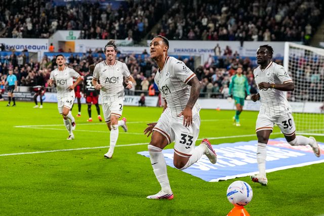 Adam Idah of Swansea City celebrates scoring his teams second goal during the Sky Bet Championship match Swansea City vs Watford at Swansea.com Stadium, Swansea, United Kingdom on 01 September 2026

(Photo by Andrew Lewis/News Images)