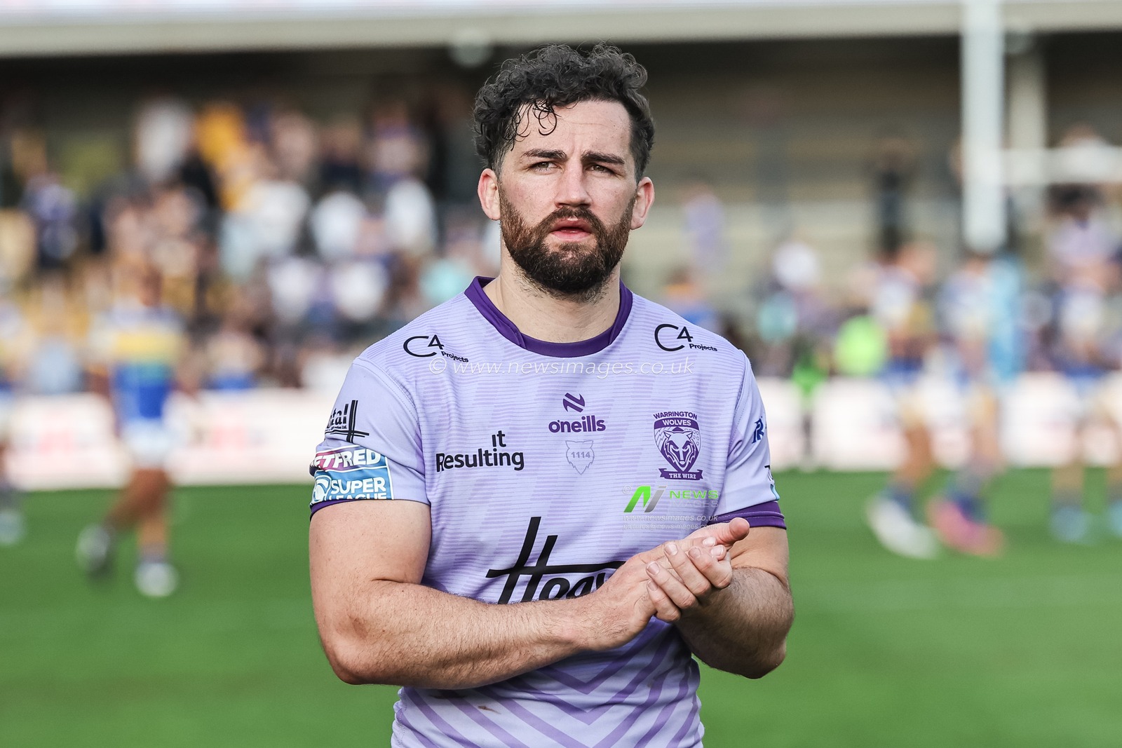 Toby King of Warrington Wolves applauds the traveling fans during the Betfred Super League Round 14 Leeds Rhinos v Warrington Wolves at Headingley Stadium, Leeds, United Kingdom, 14th June 2025

(Photo by Mark Cosgrove/News Images)