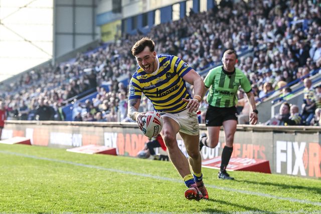 Matty Ashton of Warrington Wolves goes over for a try Matty Ashton of Warrington Wolves celebrates his try during the Betfred Super League round 5 match Warrington Wolves vs Castleford Tigers at The Halliwell Jones Stadium, Warrington, United Kingdom on 21 March 2026

(Photo by Alfie Cosgrove/News Images)