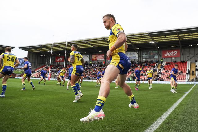 Matt Dufty of Warrington Wolves during the pre-game warm up ahead of the Betfred Super League Round 8 match Leigh Leopards vs Warrington Wolves at Leigh Sports Village, Leigh, United Kingdom, 19th April 2025

(Photo by Gareth Evans/News Images)