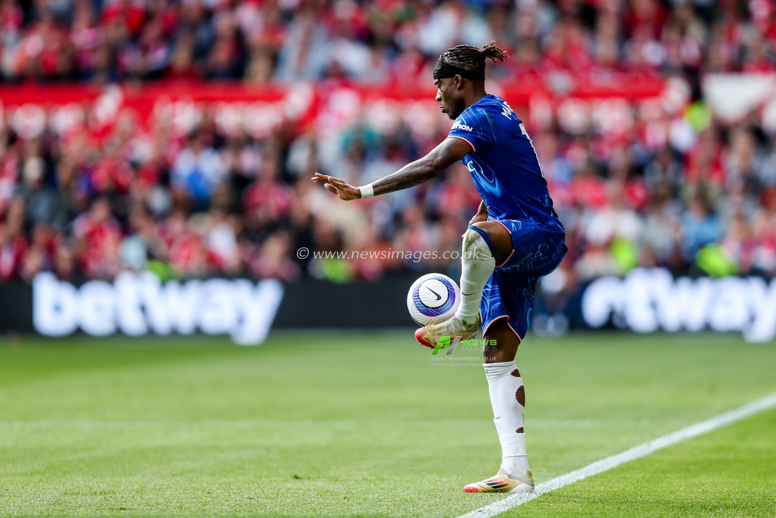 Noni Madueke of Chelsea controls the ball during the Premier League match Nottingham Forest vs Chelsea at City Ground, Nottingham, United Kingdom, 25th May 2025

(Photo by Izzy Poles/News Images)