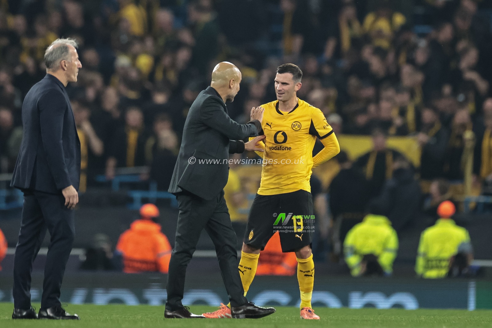 Pep Guardiola manager of Manchester City speaks to Pascal Grob of Borussia Dortmund after the final whistle during the UEFA Champions League Matchday 4 of 8 Manchester City vs Borussia Dortmund at the City of Manchester Stadium, Manchester, United Kingdom, 5th November 2025

(Photo by Mark Cosgrove/News Images)

*** GER AUT SUI OUT ***